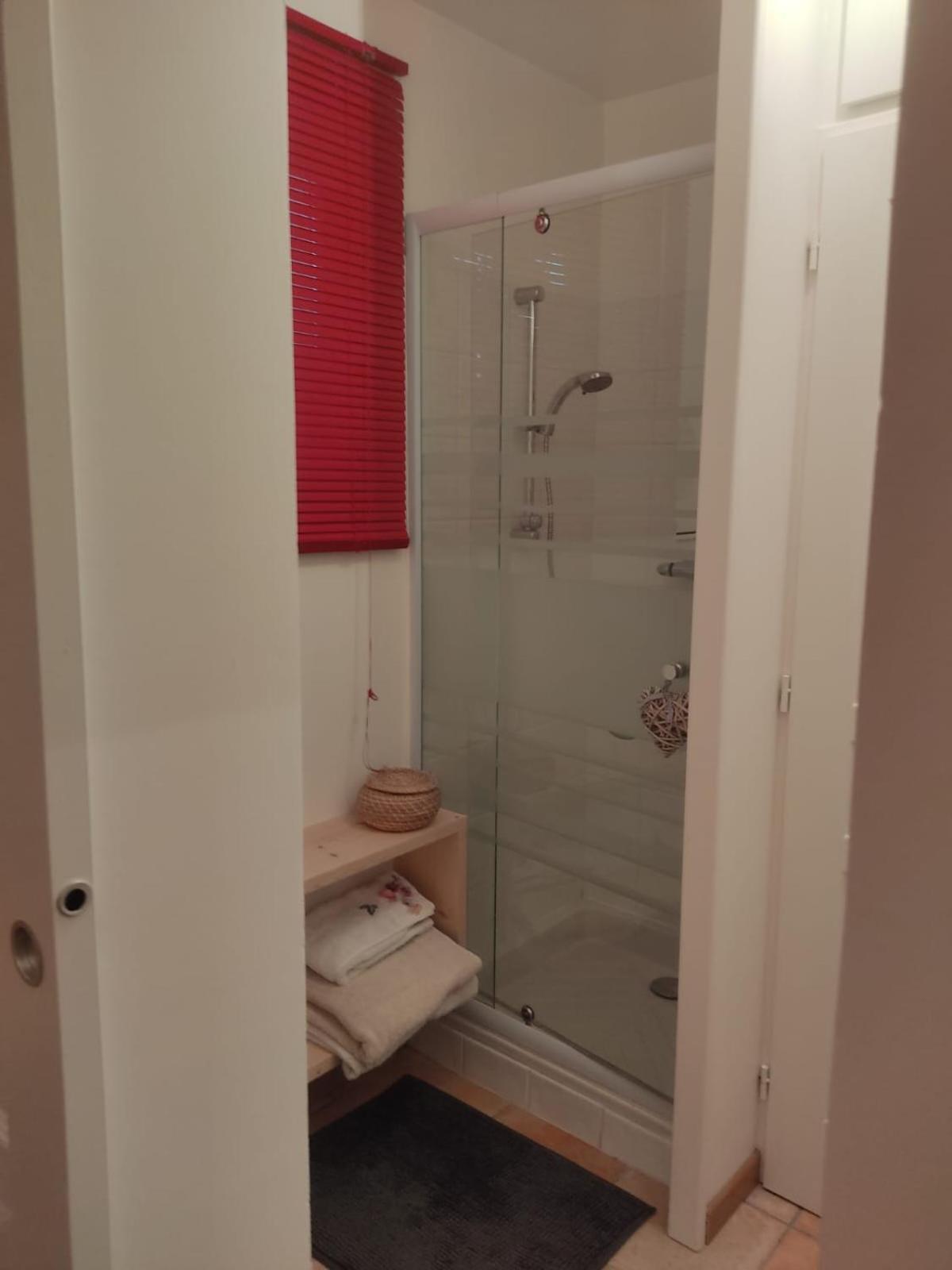 Bed and Breakfast La Frenaie Saint-Cyr-sur-le-Rhone Exterior foto
